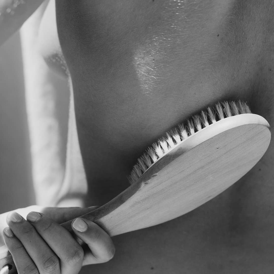 THE BENEFITS OF BODY BRUSHING